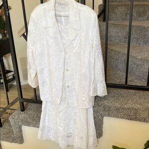 Donn Avinci White Lace Jacket and Skirt Set
